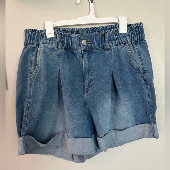 Eloquii Elastic Waistband Denim Shorts with Pleat Detail - Picture 2 of 4
